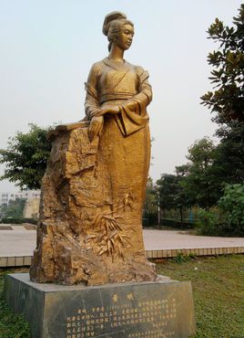 黄峨